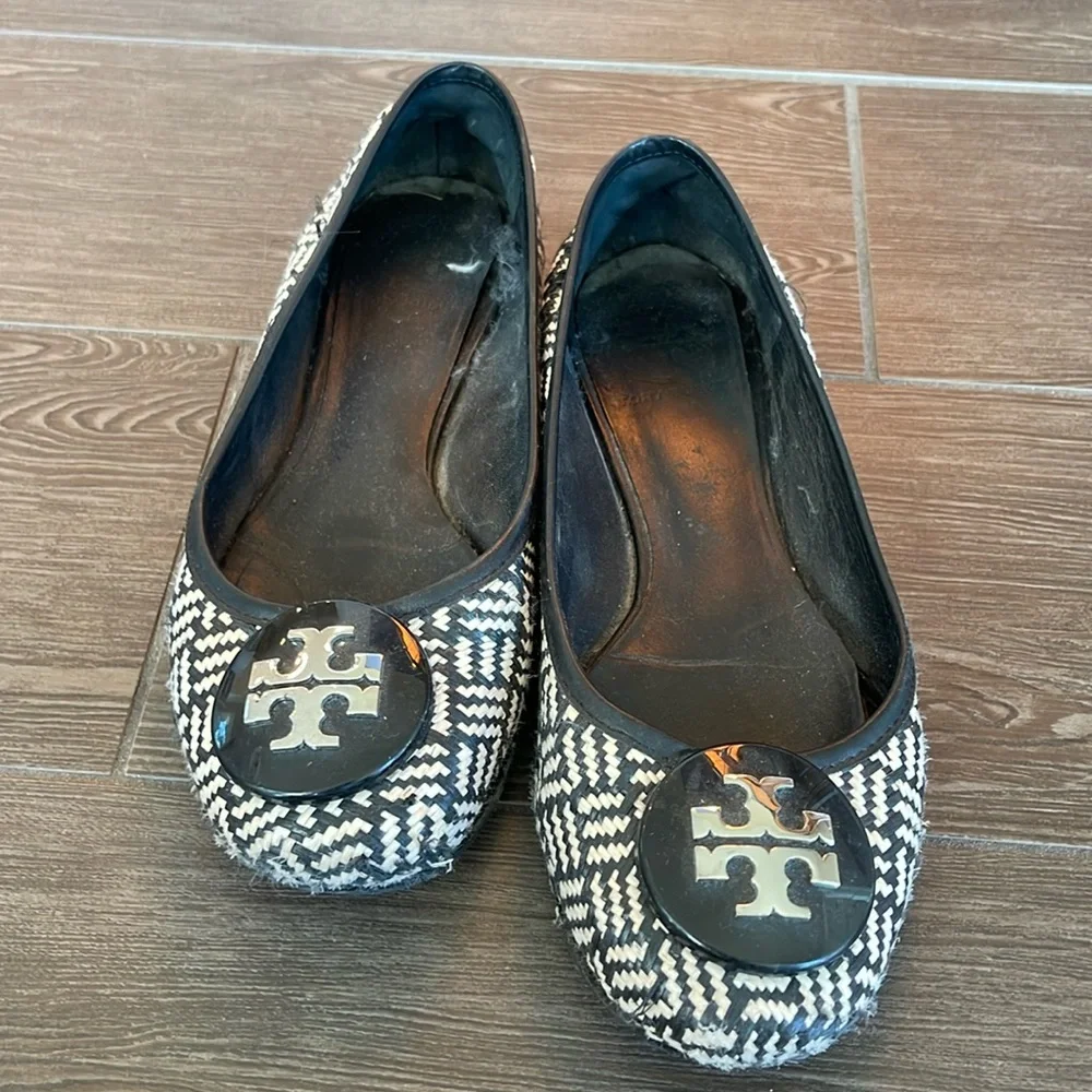 Black & White Women's Patterned Ballet Flats with Logo Accent